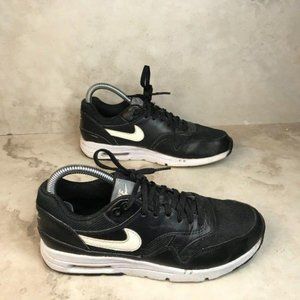 Nike Air Max 1 Ultra Essentials Running